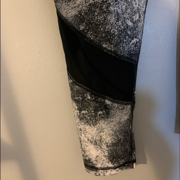 splatter design capri leggings - Picture 4 of 4
